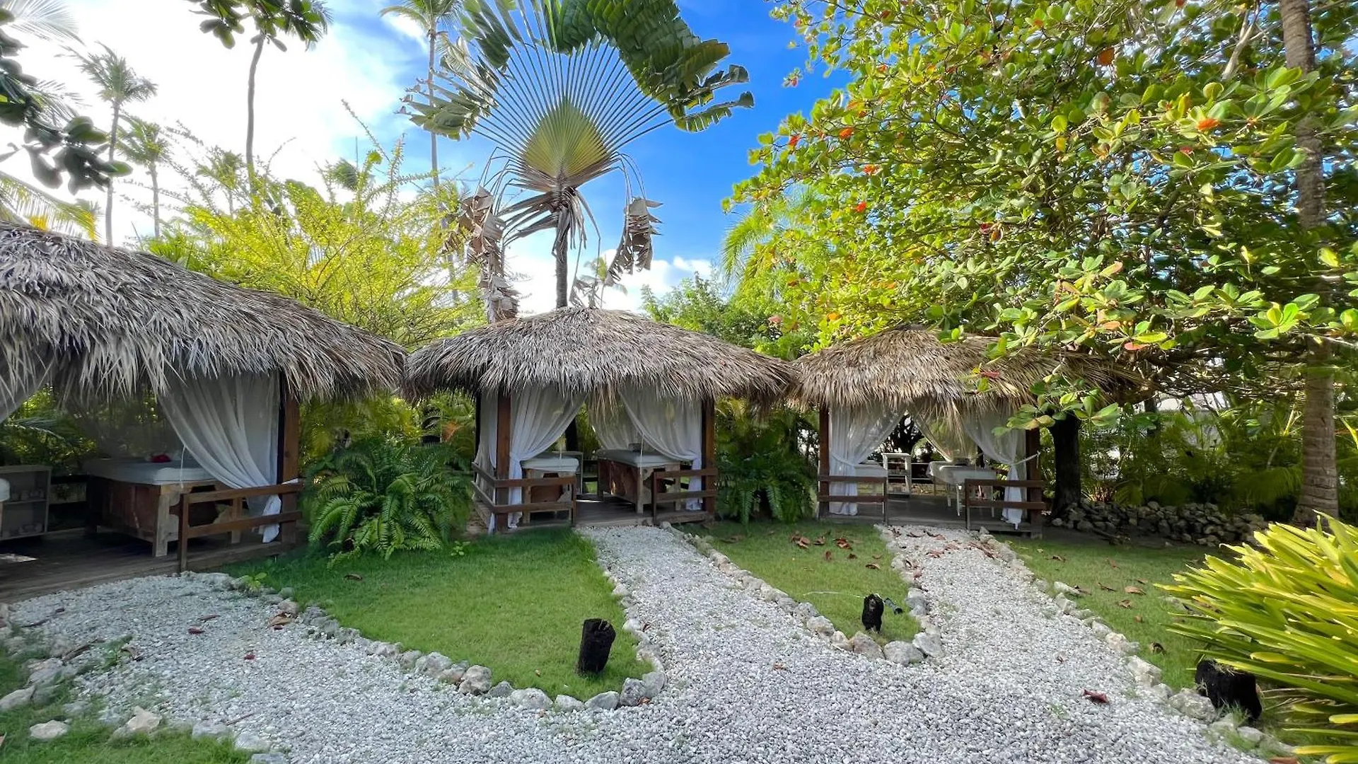 Hotel Vacation Suites With Rooftop Pool, Spa, Restaurants - Playa Los Corales Punta Cana