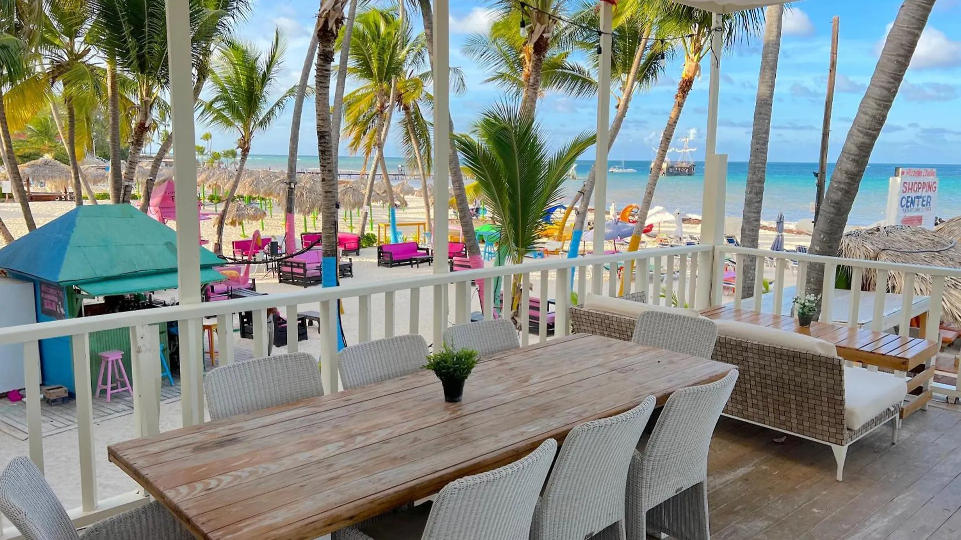Vacation Suites With Rooftop Pool, Spa, Restaurants - Playa Los Corales location
