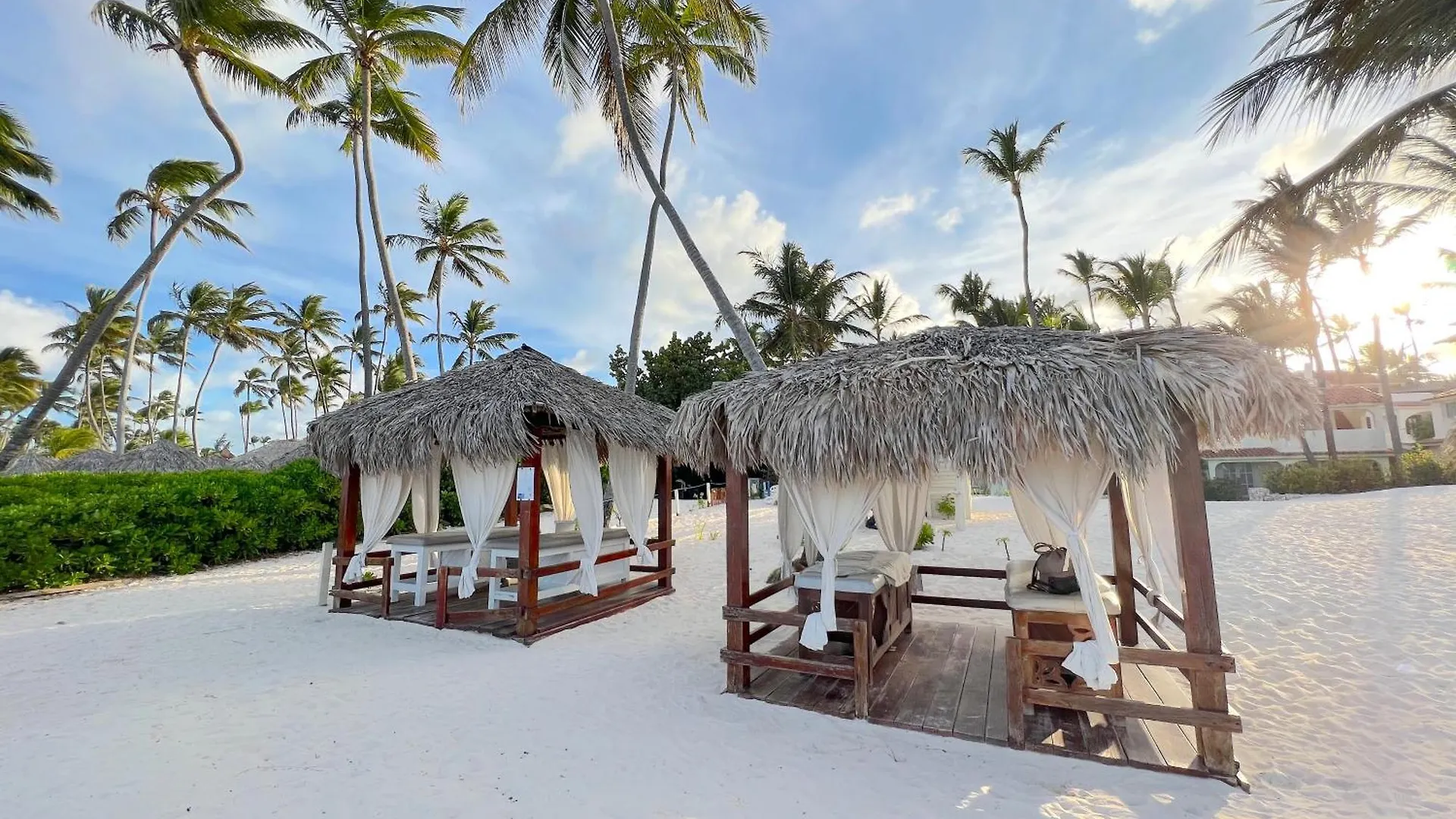 Vacation Suites With Rooftop Pool, Spa, Restaurants - Playa Los Corales Punta Cana
