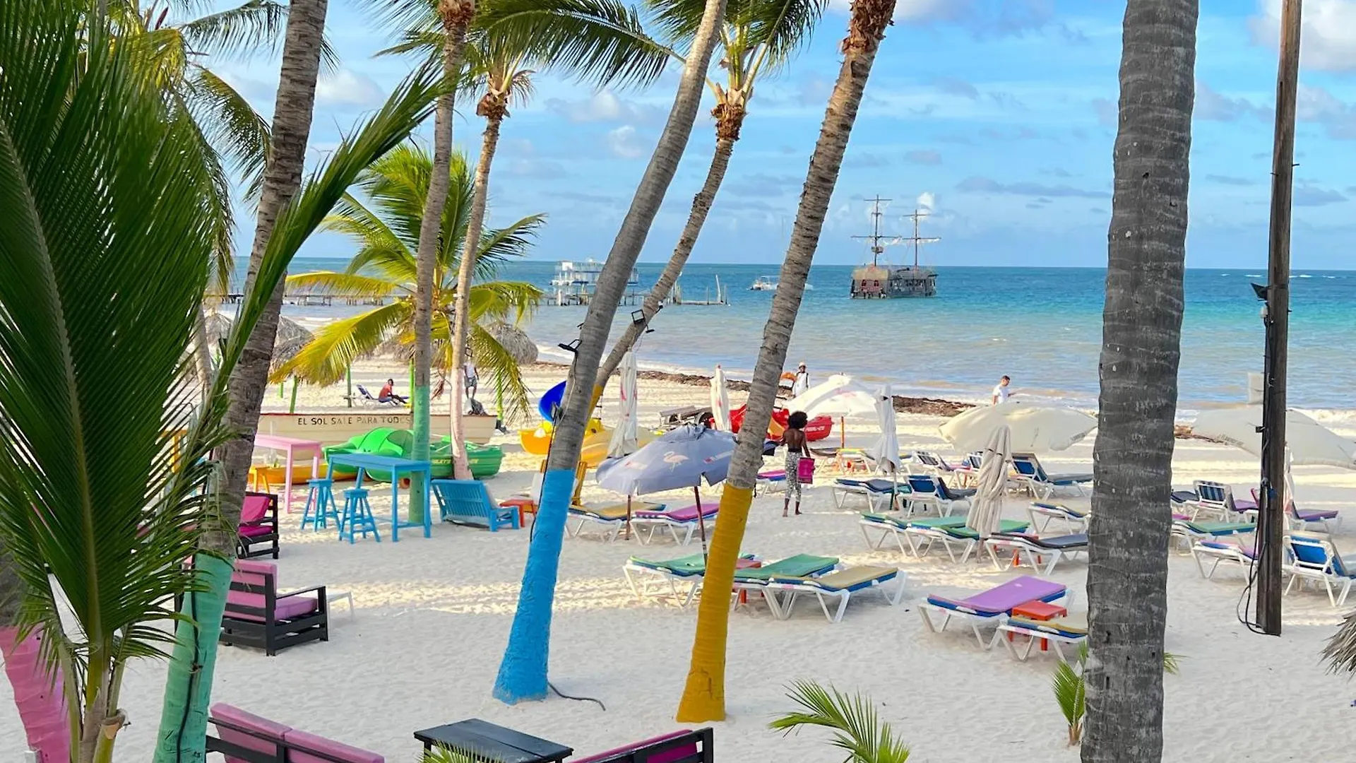 Hotel Vacation Suites With Rooftop Pool, Spa, Restaurants - Playa Los Corales Punta Cana
