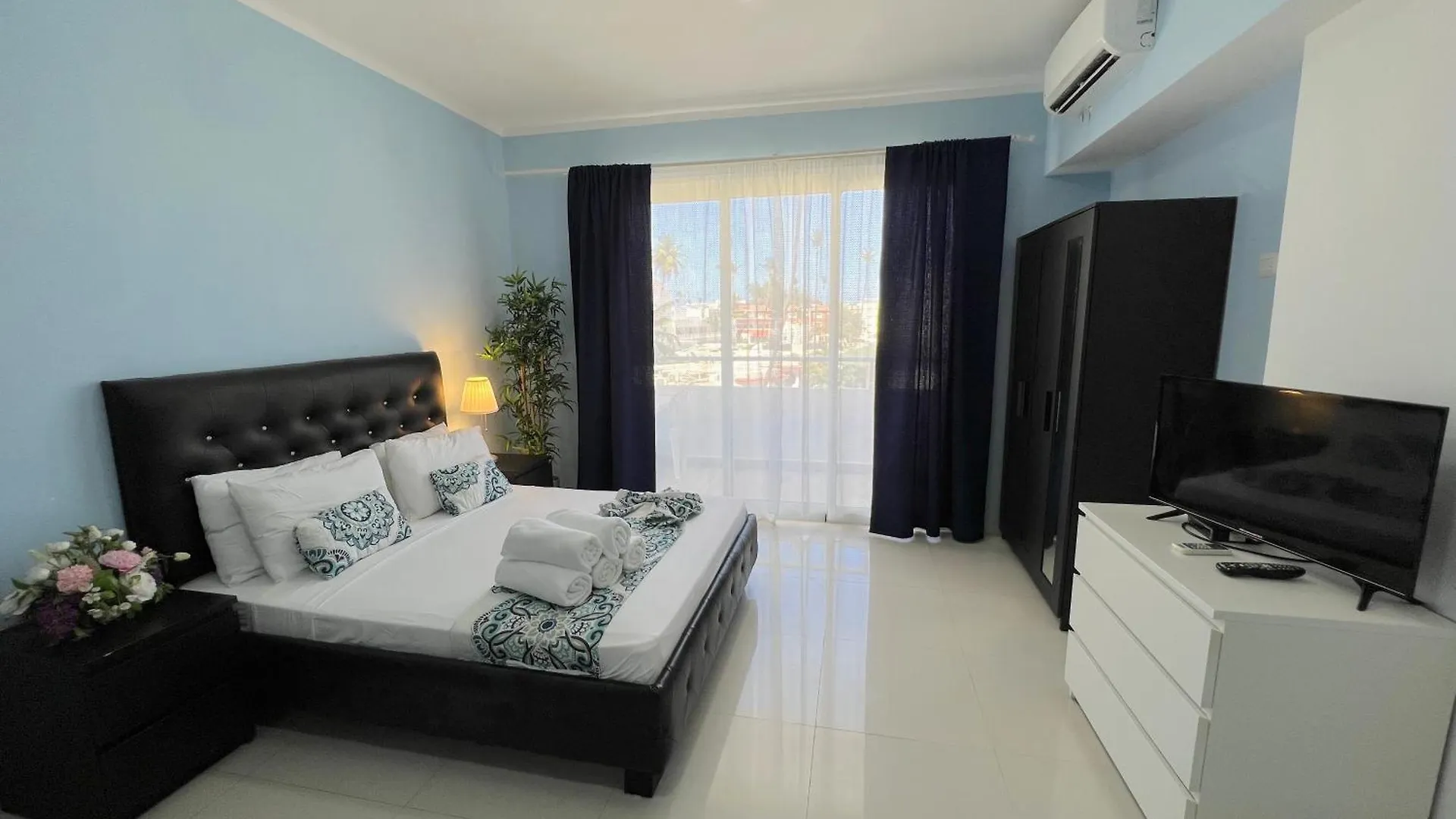 Vacation Suites With Rooftop Pool, Spa, Restaurants - Playa Los Corales Punta Cana Hotel