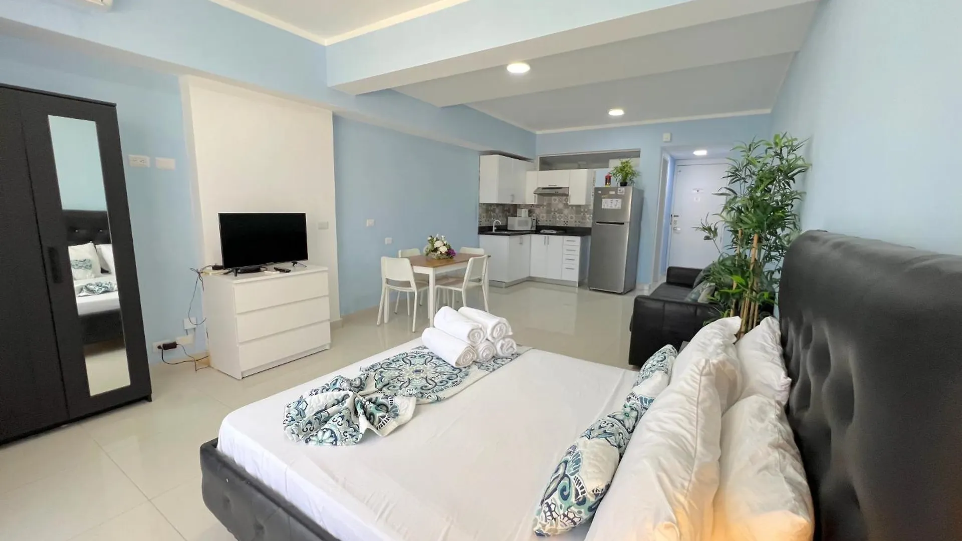 Vacation Suites With Rooftop Pool, Spa, Restaurants - Playa Los Corales Punta Cana Hotel