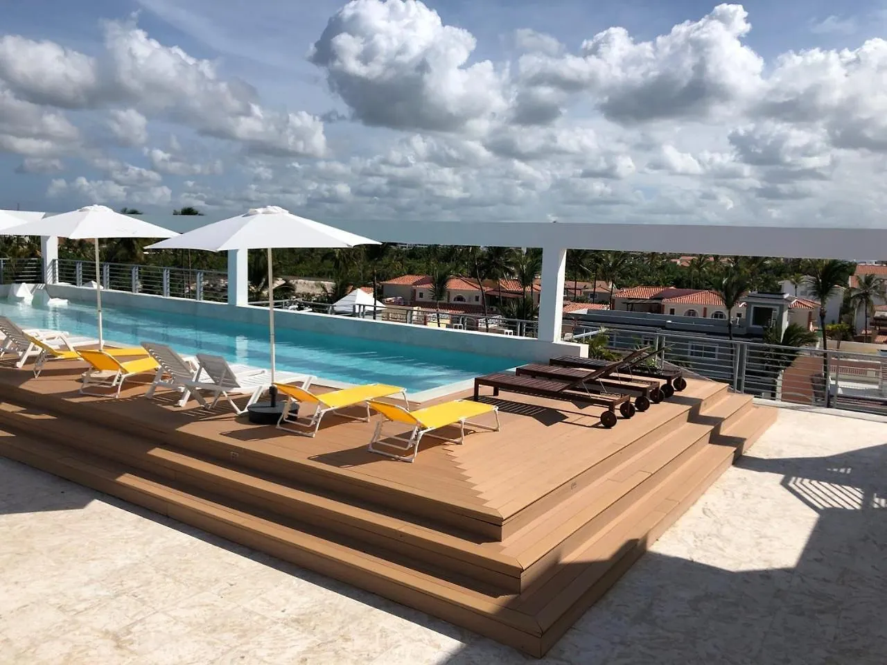 Vacation Suites With Rooftop Pool, Spa, Restaurants - Playa Los Corales Punta Cana
