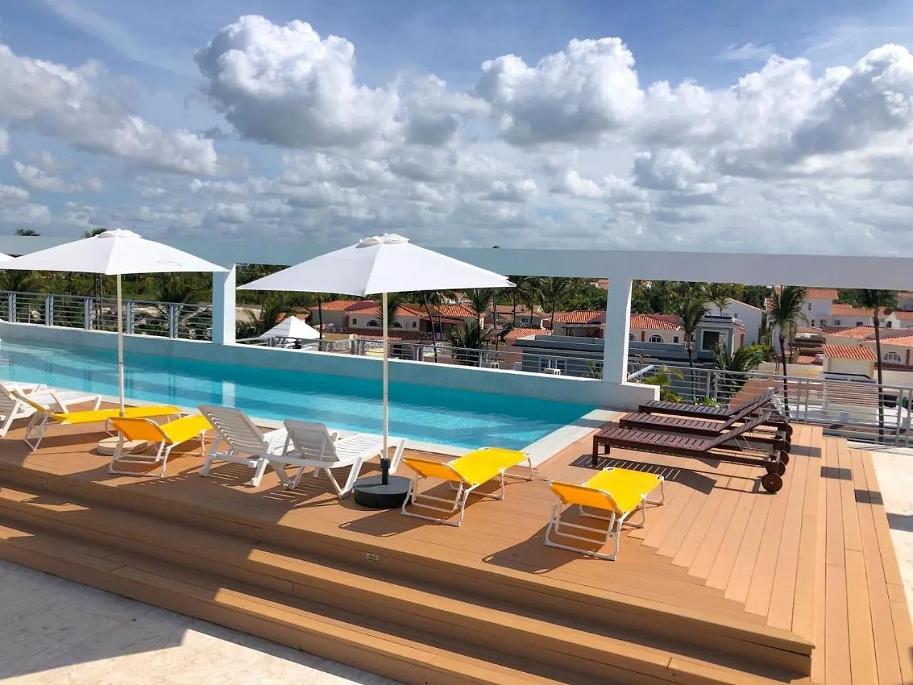 Hotel Vacation Suites With Rooftop Pool, Spa, Restaurants - Playa Los Corales Punta Cana
