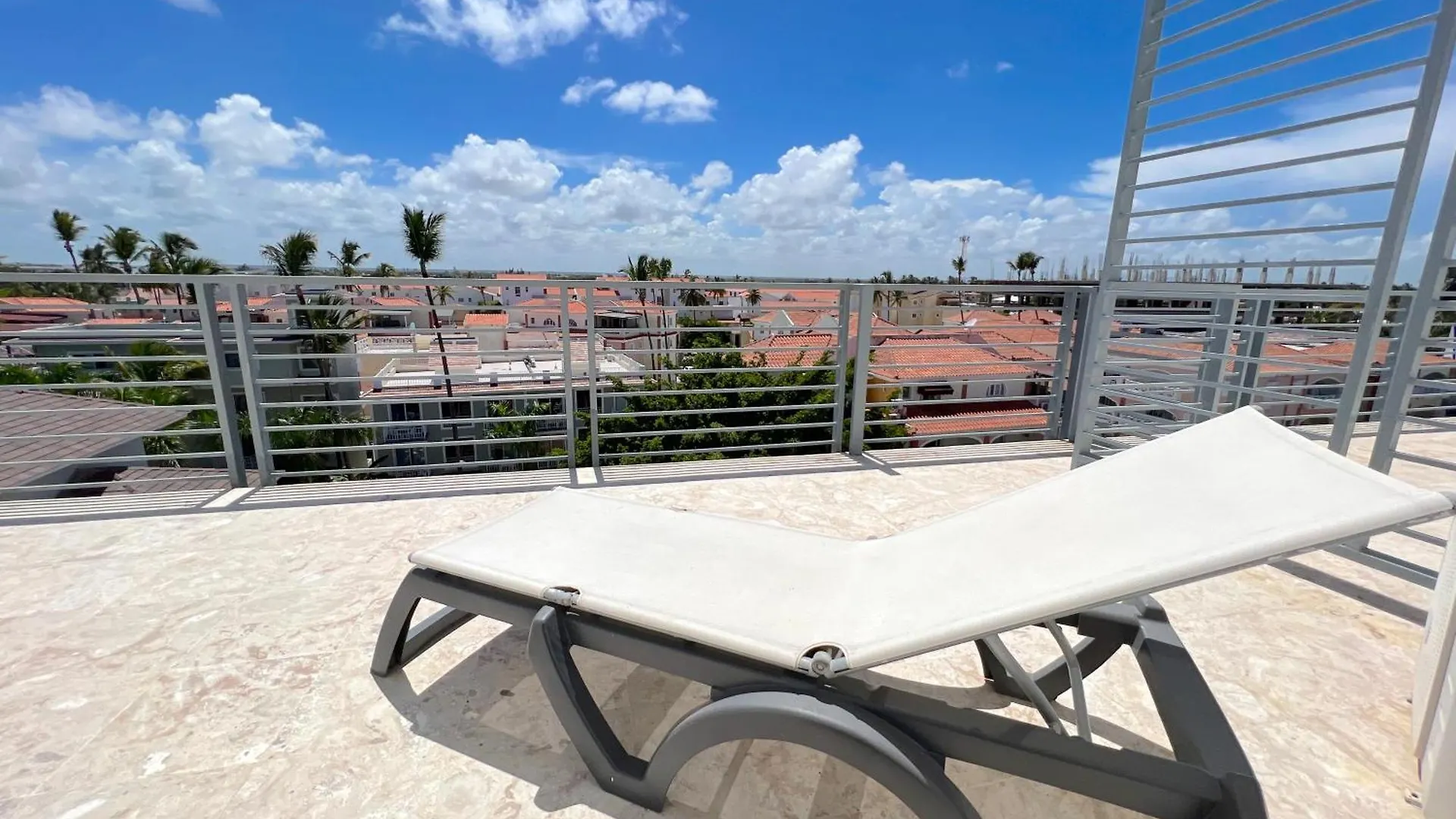 Hotel Vacation Suites With Rooftop Pool, Spa, Restaurants - Playa Los Corales Punta Cana